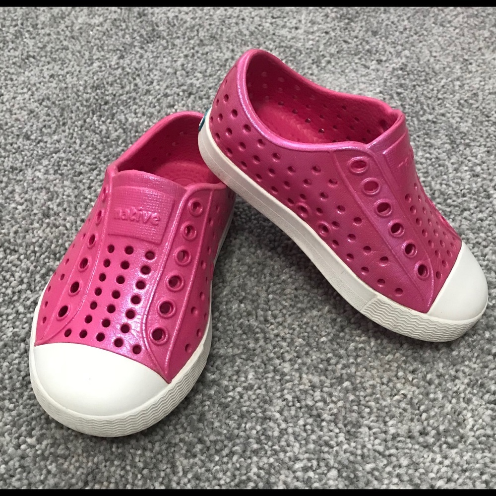Native iridescent pink shoe